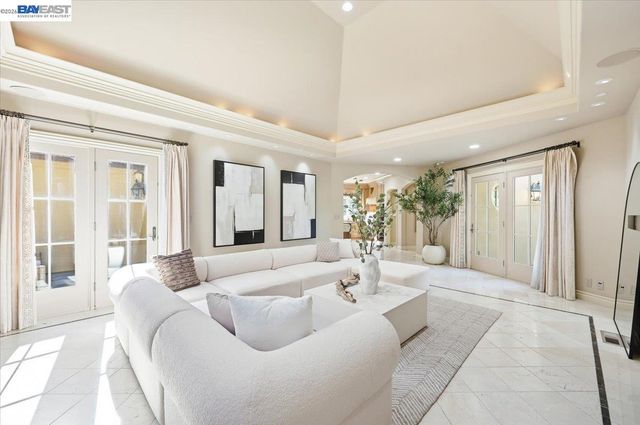 13388 Surrey Ln, Saratoga, CA 95070
