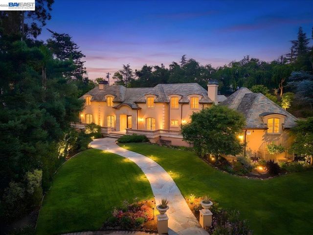 13388 Surrey Ln, Saratoga, CA 95070