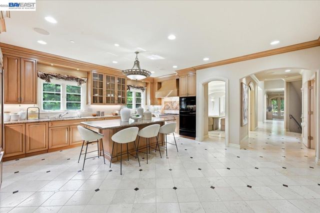 13388 Surrey Ln, Saratoga, CA 95070