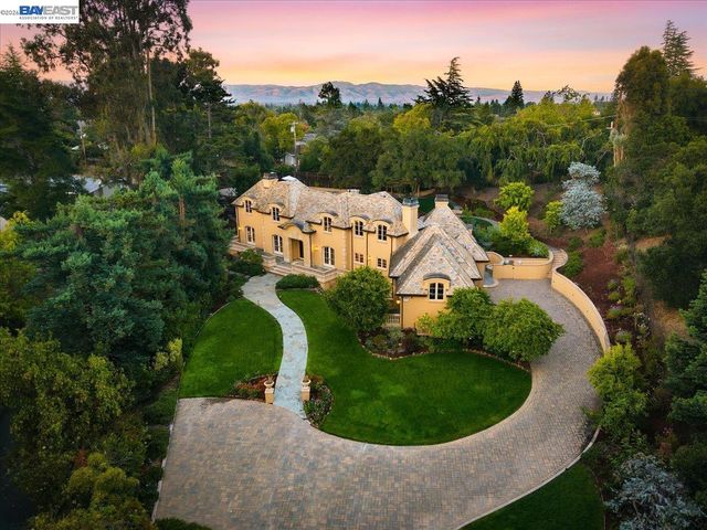13388 Surrey Ln, Saratoga, CA 95070