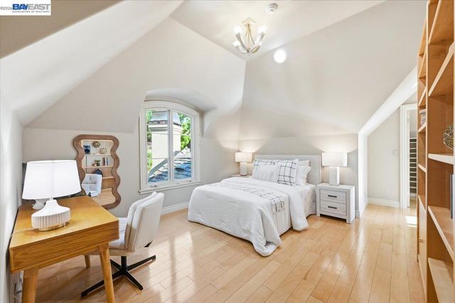13388 Surrey Ln, Saratoga, CA 95070