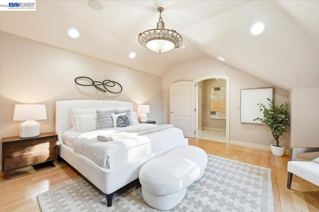 13388 Surrey Ln, Saratoga, CA 95070