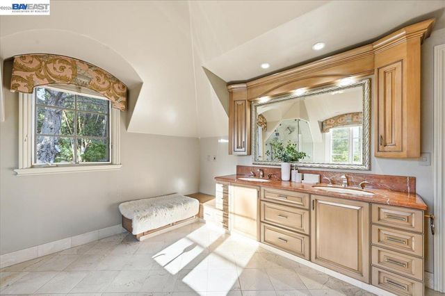 13388 Surrey Ln, Saratoga, CA 95070