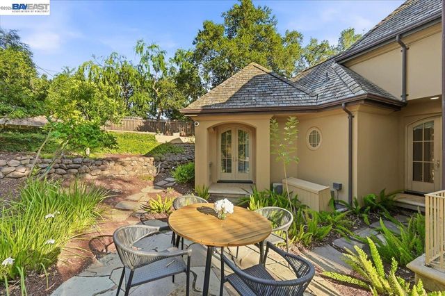 13388 Surrey Ln, Saratoga, CA 95070