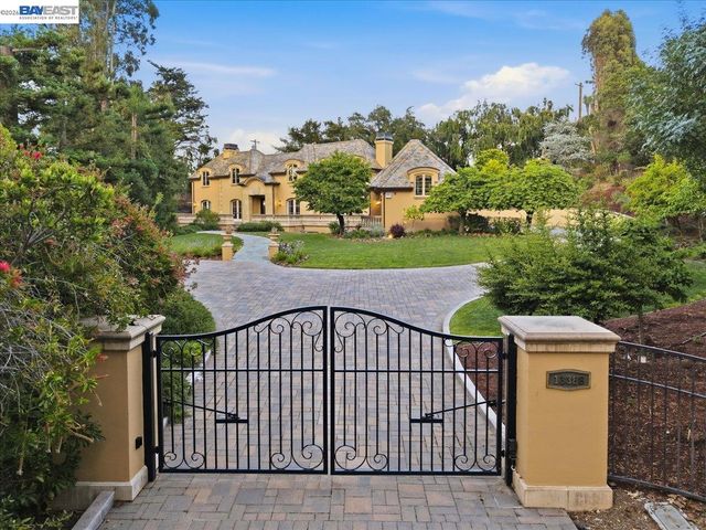 13388 Surrey Ln, Saratoga, CA 95070