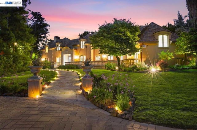 13388 Surrey Ln, Saratoga, CA 95070