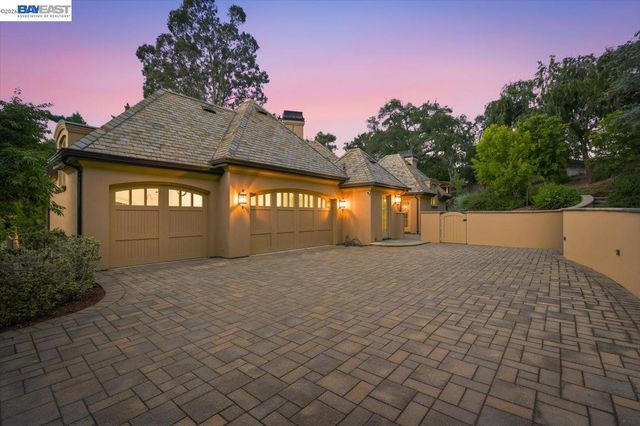 13388 Surrey Ln, Saratoga, CA 95070