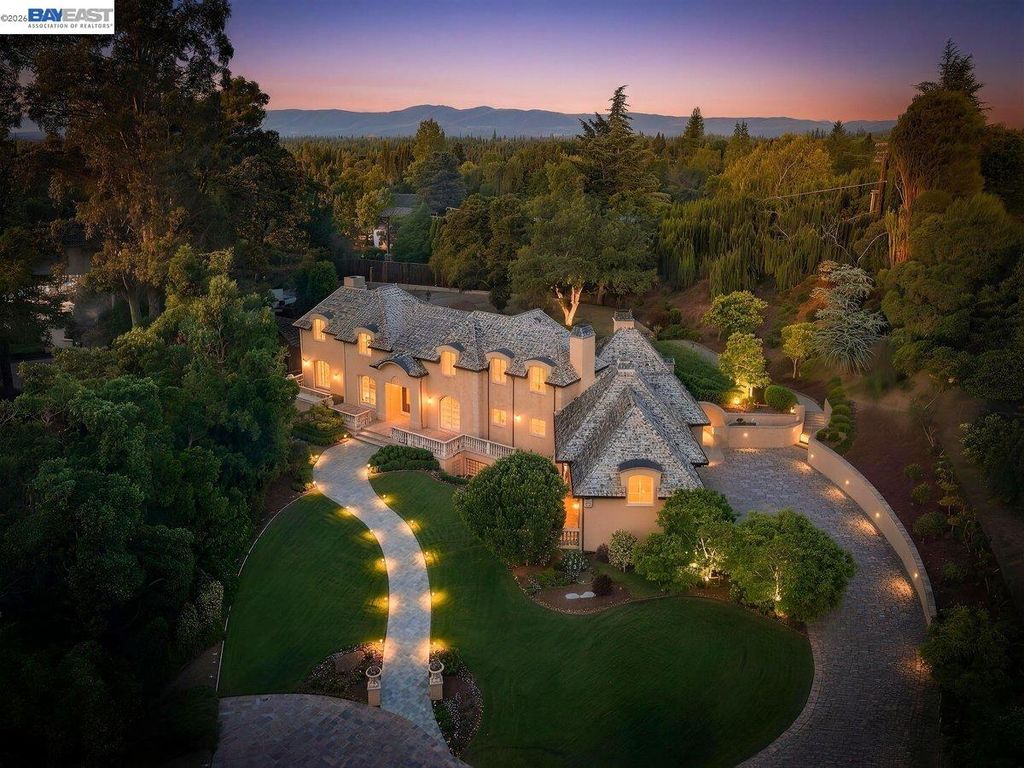 13388 Surrey Ln, Saratoga, CA 95070