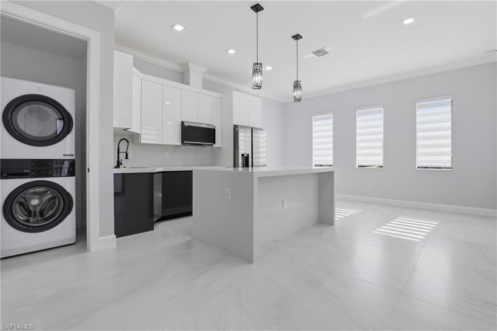 Image 22 of property listing at 120 SW 9th AVE, Cape Coral, FL 33991