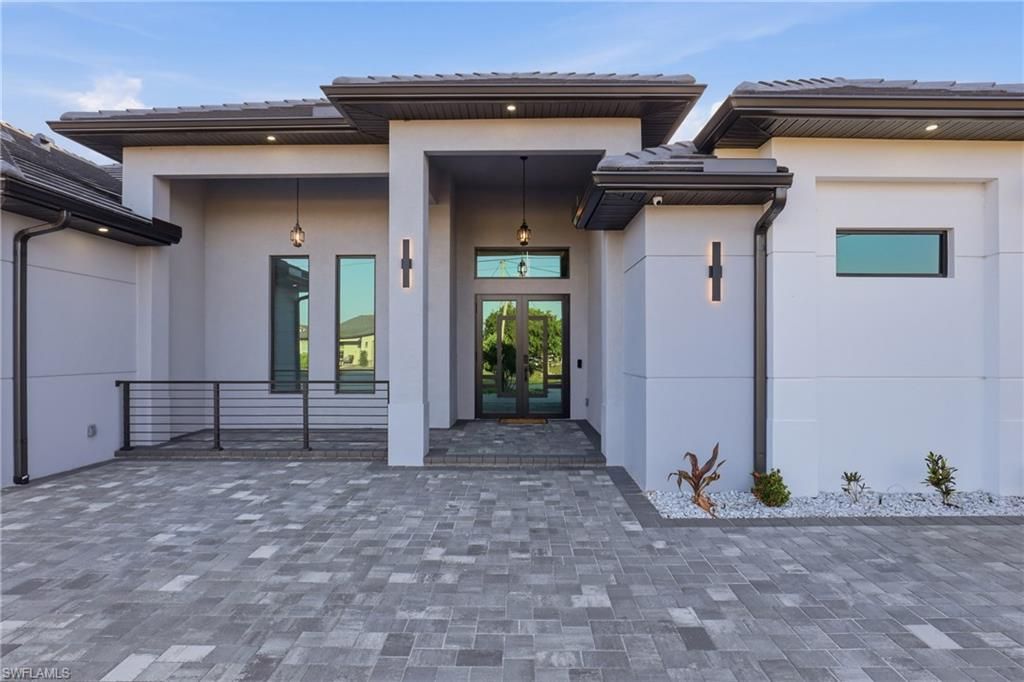 Image 5 of property listing at 120 SW 9th AVE, Cape Coral, FL 33991