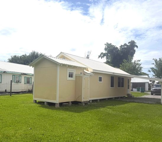 131 Jefferson St, Golden Meadow, LA 70357