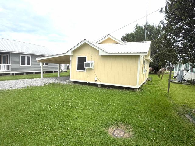 131 Jefferson St, Golden Meadow, LA 70357