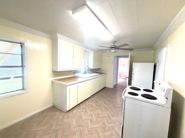 131 Jefferson St, Golden Meadow, LA 70357
