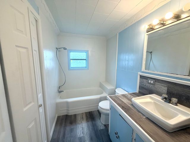 131 Jefferson St, Golden Meadow, LA 70357