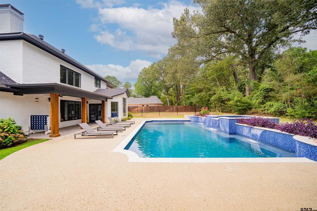 219 Hunters Cir, Longview, TX 75605