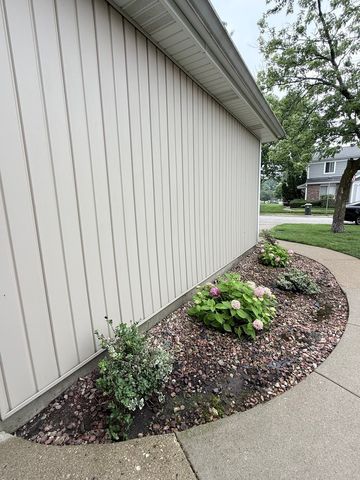 2023 Raleigh Place, Hoffman Estates, IL 60169