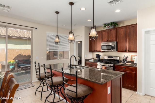 13985 E Cheavront Loop, Vail, AZ 85641