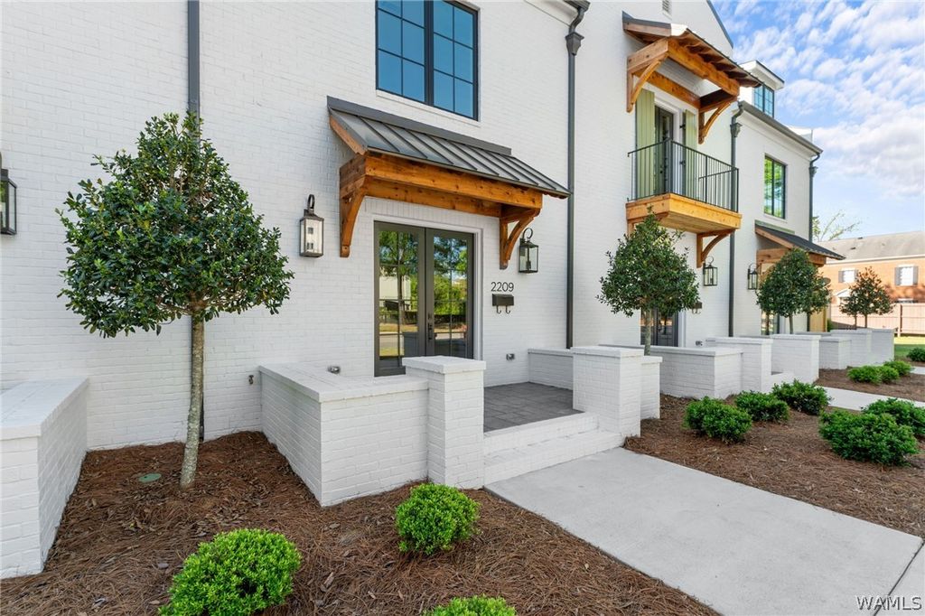 2209 Paul W Bryant, Tuscaloosa, AL 35401