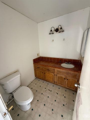 6201 Victor Street C, Bakersfield, CA 93308