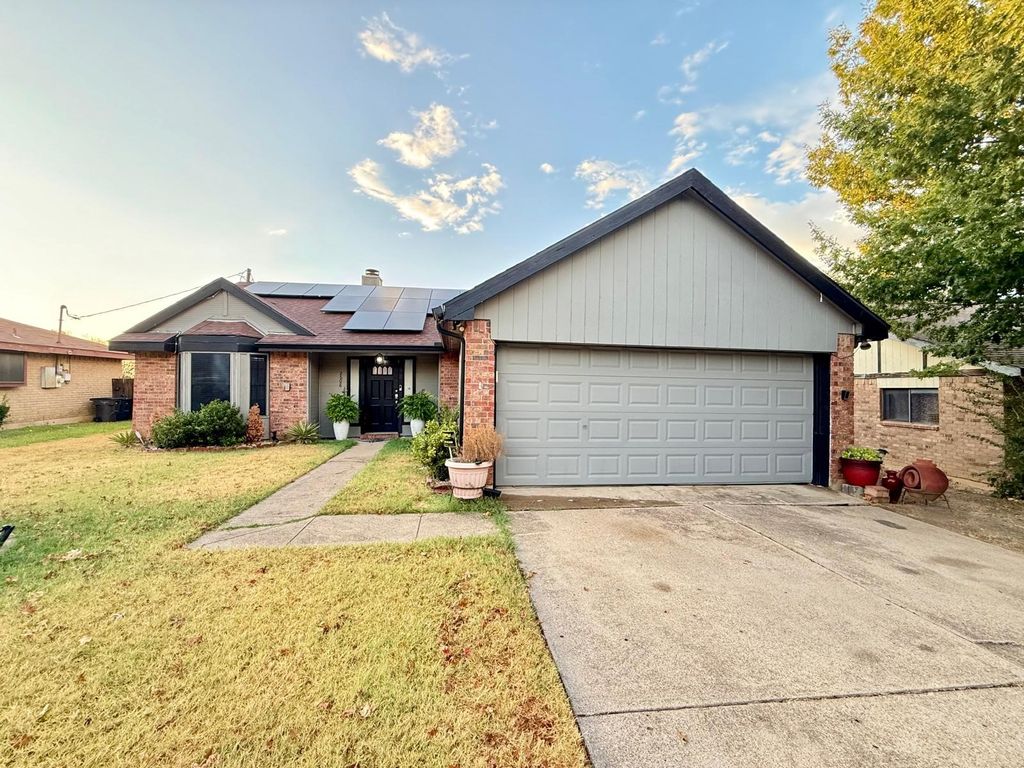 2608 Shasta Court, Fort Worth, TX 76133 — exterior