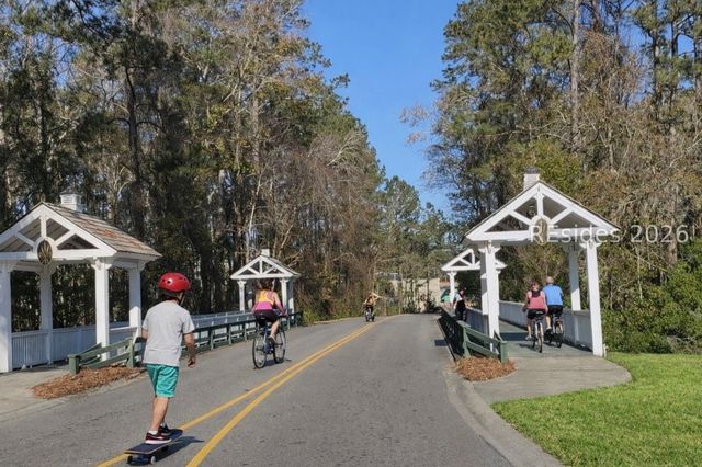 9 Bridgewater Dr, Bluffton, SC 29910