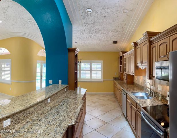 596 Lake Ashley Circle, Melbourne, FL 32904