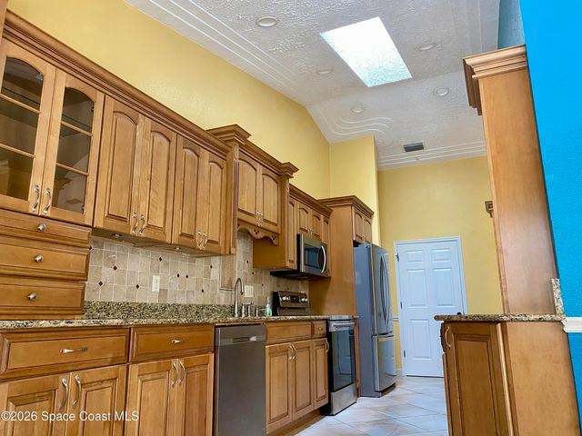 596 Lake Ashley Circle, Melbourne, FL 32904