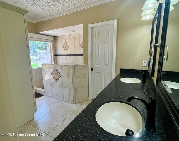 596 Lake Ashley Circle, Melbourne, FL 32904