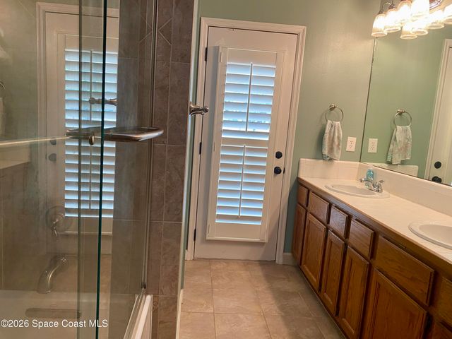 596 Lake Ashley Circle, Melbourne, FL 32904