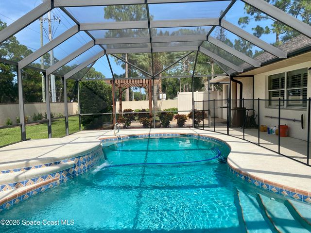 596 Lake Ashley Circle, Melbourne, FL 32904