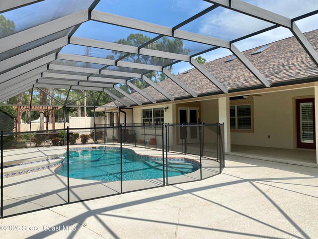 596 Lake Ashley Circle, Melbourne, FL 32904