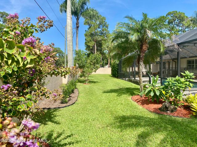 596 Lake Ashley Circle, Melbourne, FL 32904