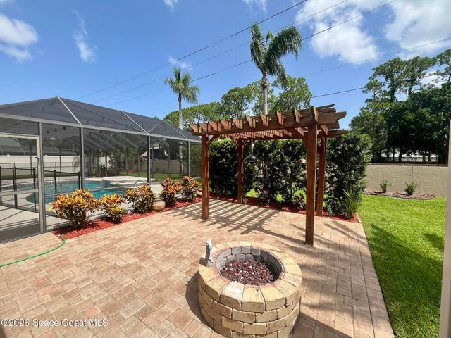 596 Lake Ashley Circle, Melbourne, FL 32904
