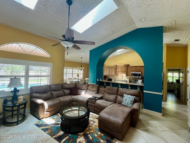 596 Lake Ashley Circle, Melbourne, FL 32904