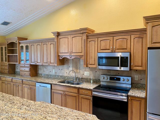 596 Lake Ashley Circle, Melbourne, FL 32904