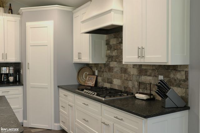 521 W River Court, Gladwin, MI 48624