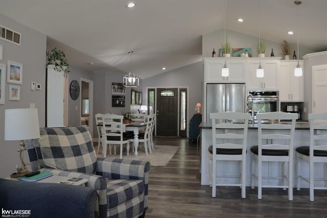 521 W River Court, Gladwin, MI 48624