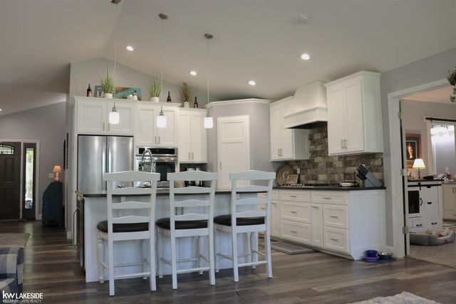 521 W River Court, Gladwin, MI 48624