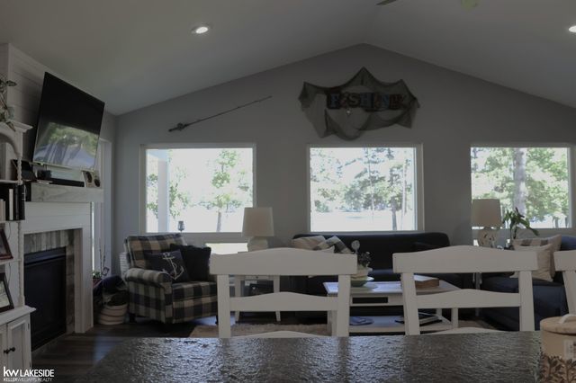 521 W River Court, Gladwin, MI 48624