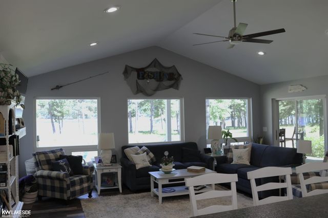 521 W River Court, Gladwin, MI 48624