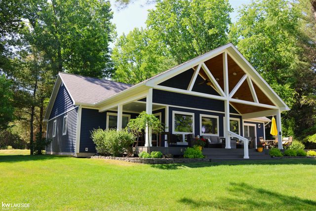 521 W River Court, Gladwin, MI 48624