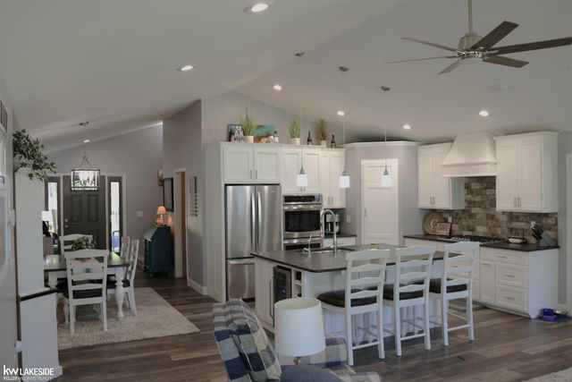 521 W River Court, Gladwin, MI 48624