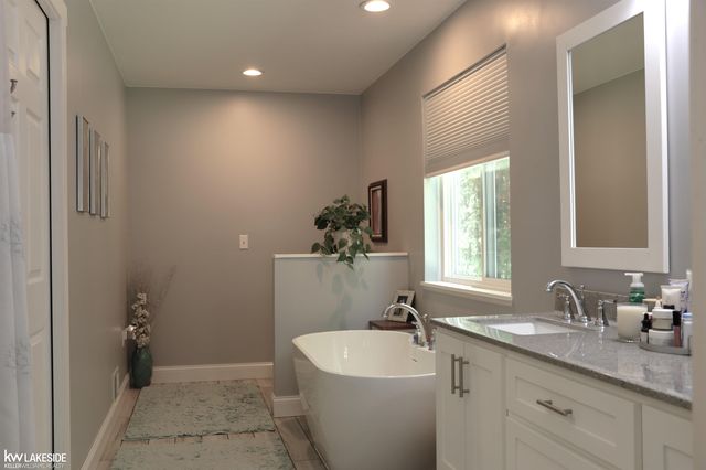 521 W River Court, Gladwin, MI 48624