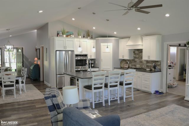 521 W River Court, Gladwin, MI 48624