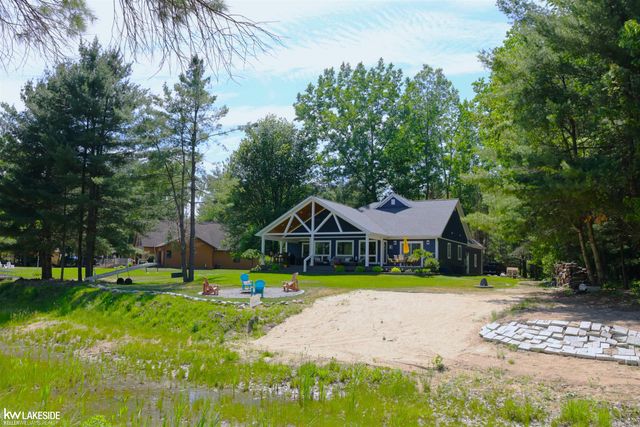 521 W River Court, Gladwin, MI 48624
