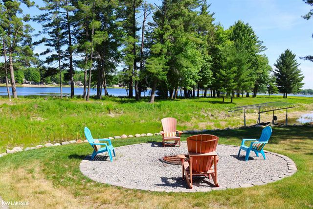 521 W River Court, Gladwin, MI 48624