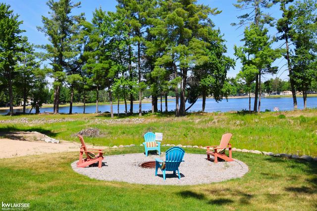 521 W River Court, Gladwin, MI 48624