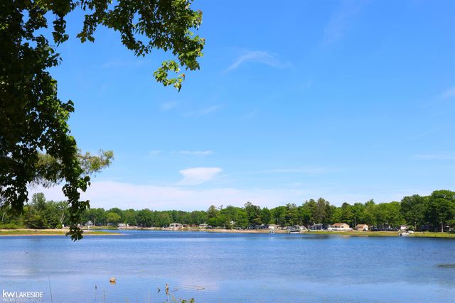 521 W River Court, Gladwin, MI 48624