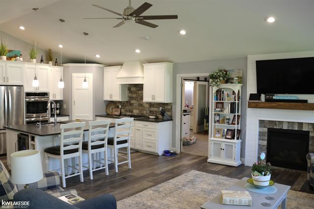 521 W River Court, Gladwin, MI 48624