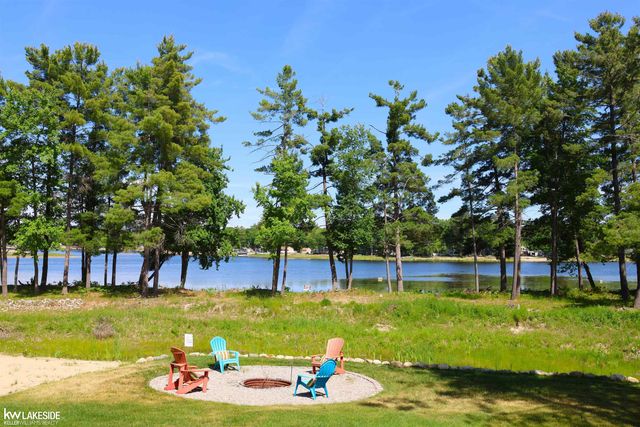 521 W River Court, Gladwin, MI 48624